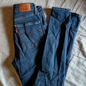 🖤SOLD🖤Levi's 721s • High Rise Medium Wash Skinnies